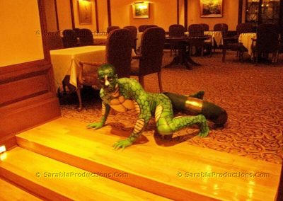 Body Paint iguana en un evento en Cancun